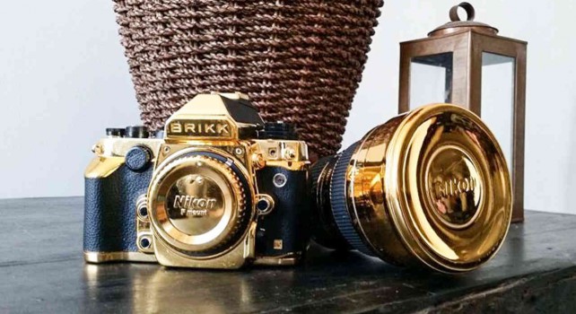 Brikk : Un appareil photo Nikon plaqué or en prévision
