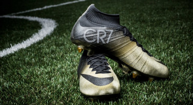 Nike Mercurial CR7 Rare Gold : Des crampons ornés de diamants spécialement pour Ronaldo