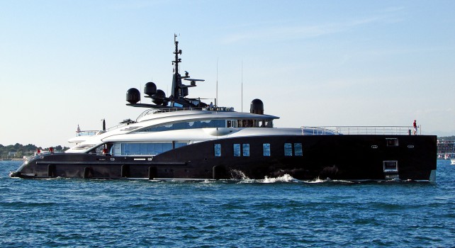 ISA Okto : Un yacht de 66 mètres au design agressif